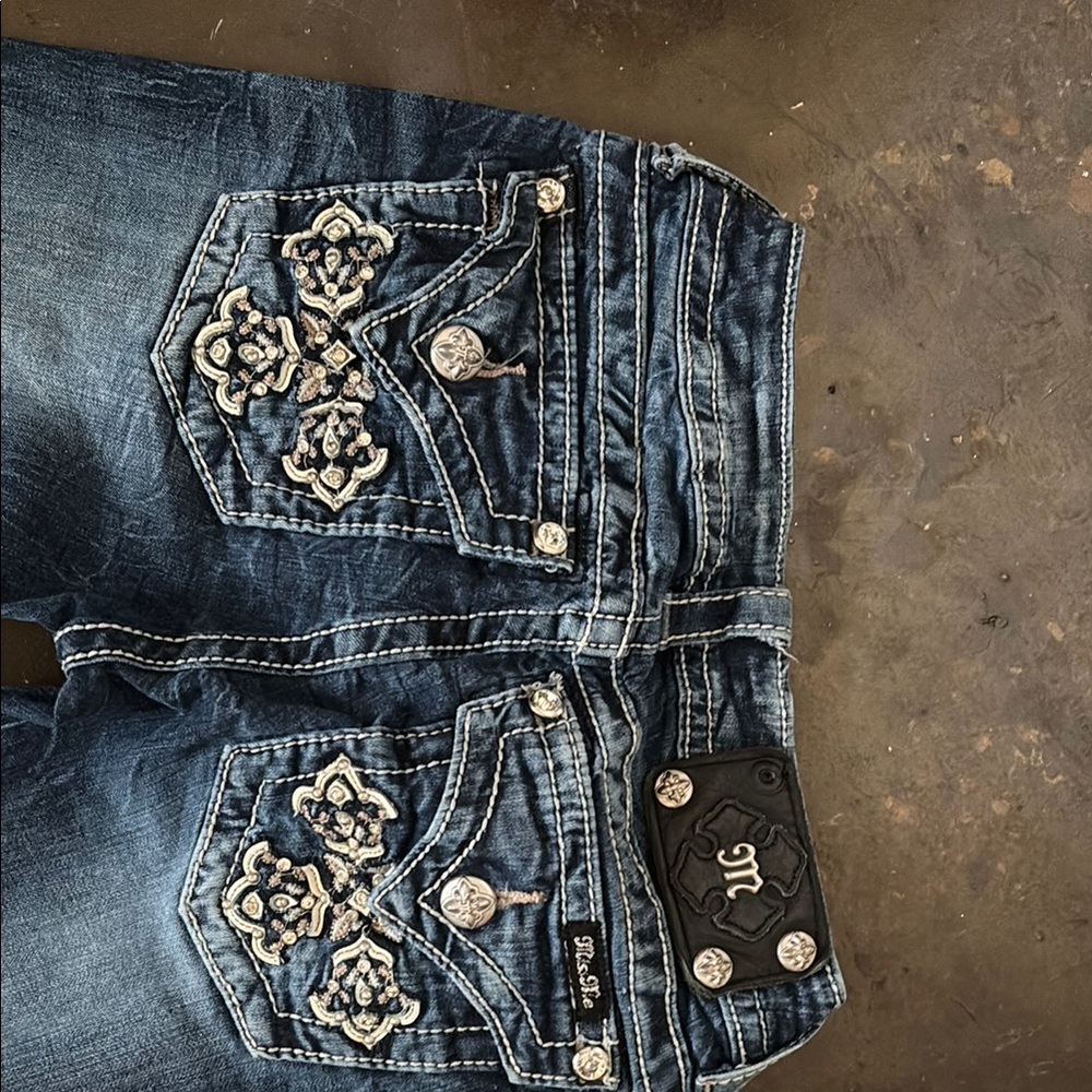 Miss Me Dark Blue Denim Capris Shorts beautiful!
